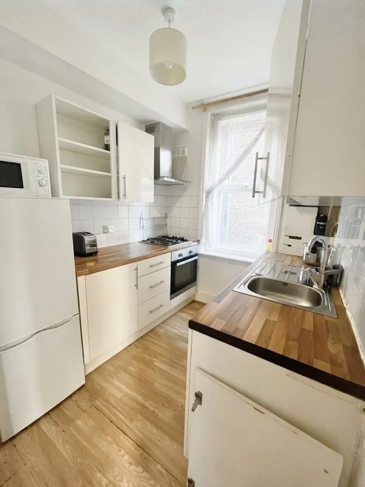 Flat Brighton Terrace in Greater London
