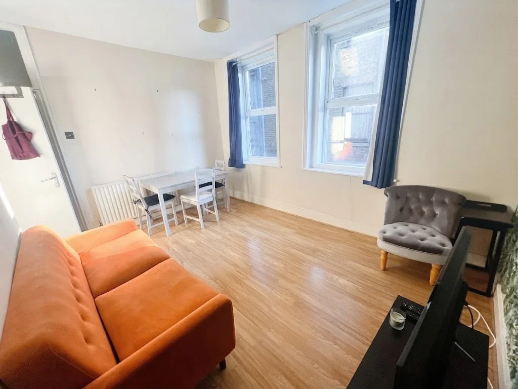 Flat Brighton Terrace in Greater London