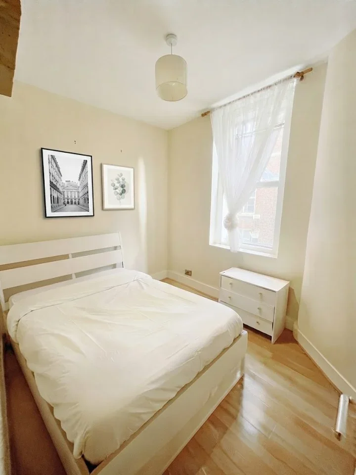 Flat Brighton Terrace in Greater London