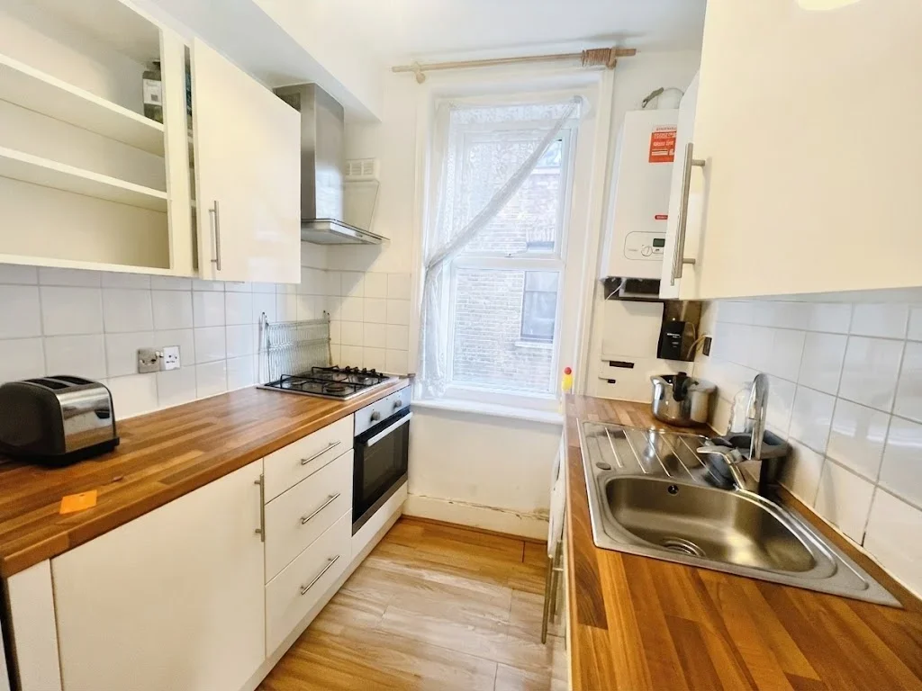 Flat Brighton Terrace in Greater London