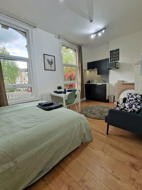 Flat Sandringham Road in Greater London