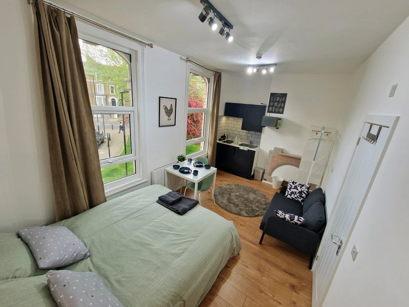 Flat Sandringham Road in Greater London