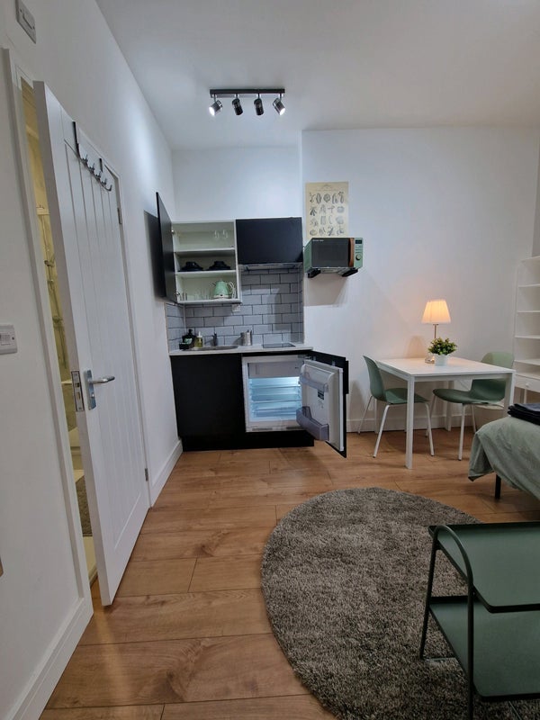Flat Sandringham Road in Greater London