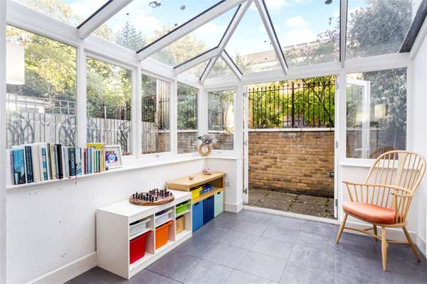 House Lonsdale Road in Greater London
