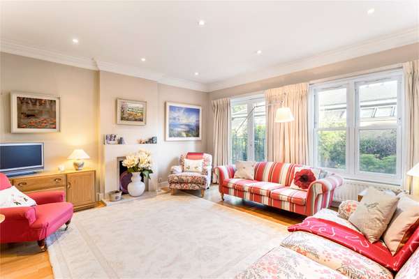 House Lonsdale Road in Greater London