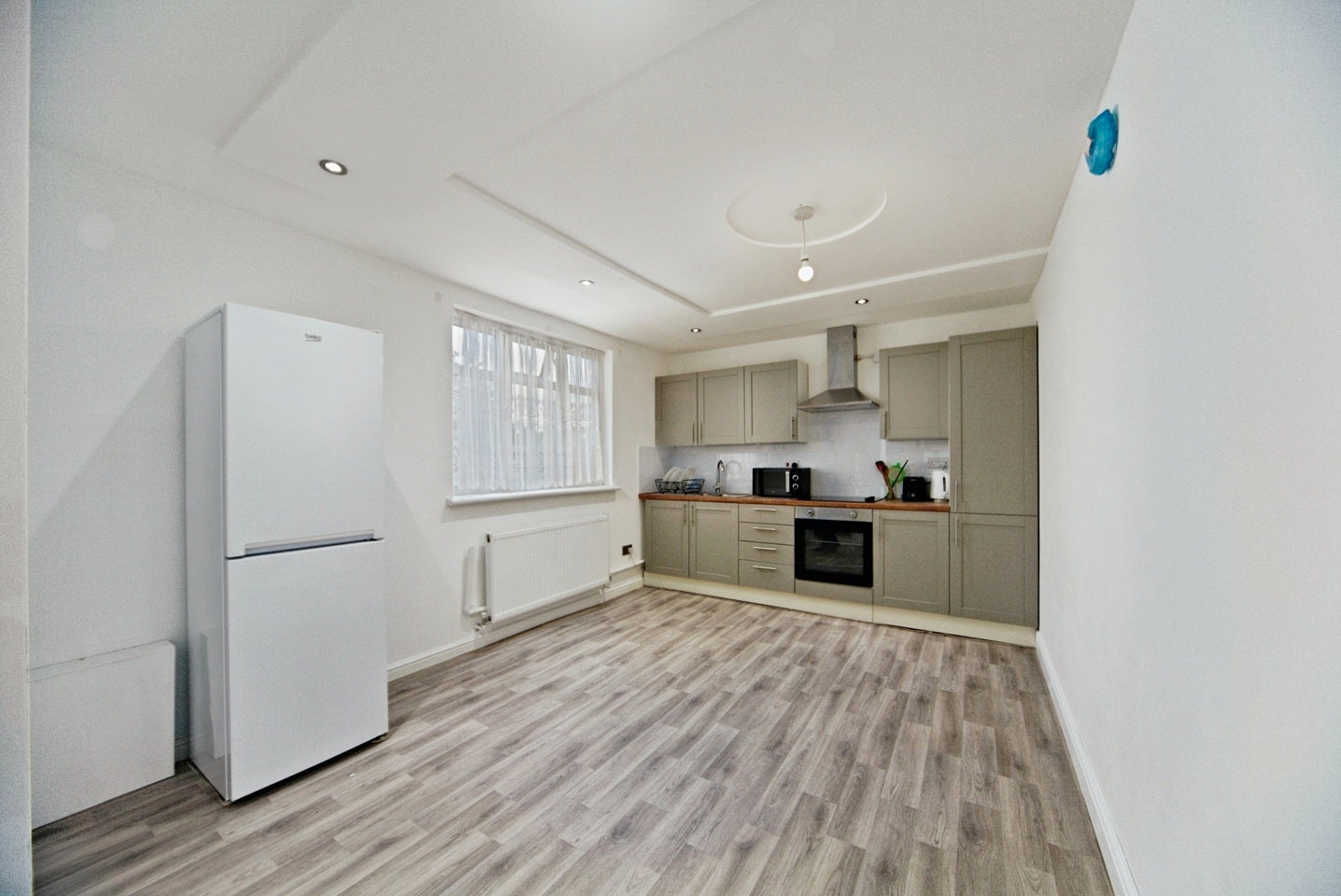 Flat Briar Avenue in Greater London
