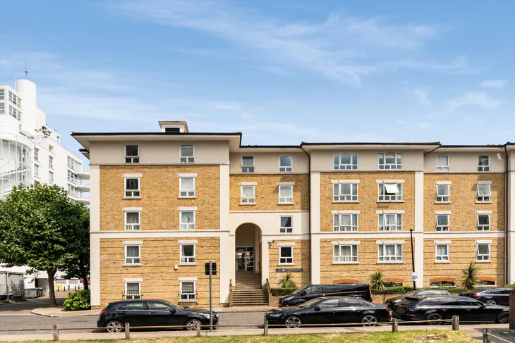 Flat Stewart Street in Greater London