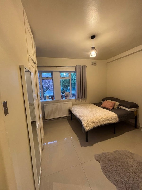 Room Newland Court in Greater London