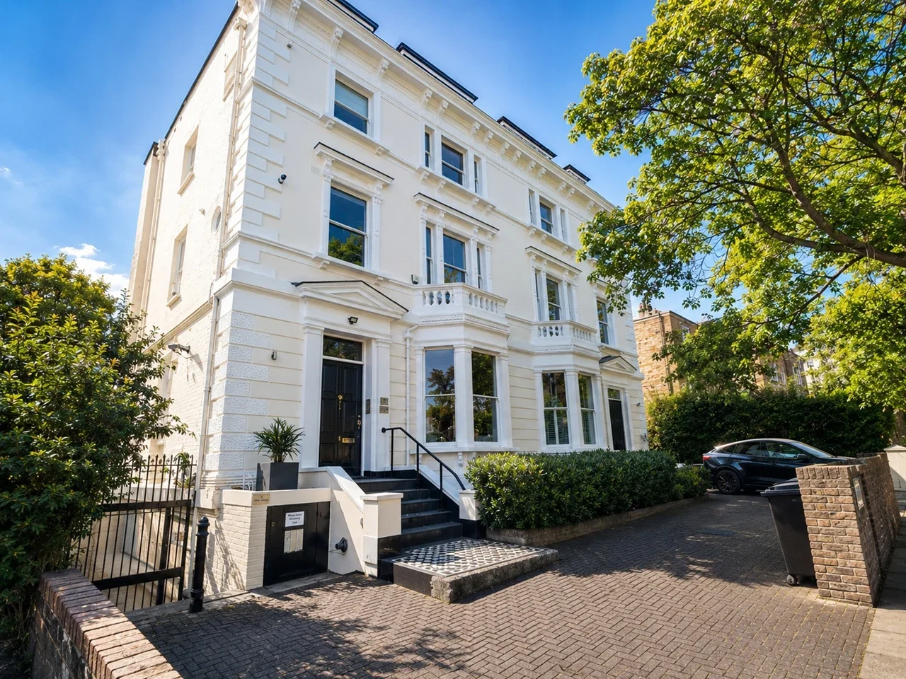 Flat Fellows Road in Greater London