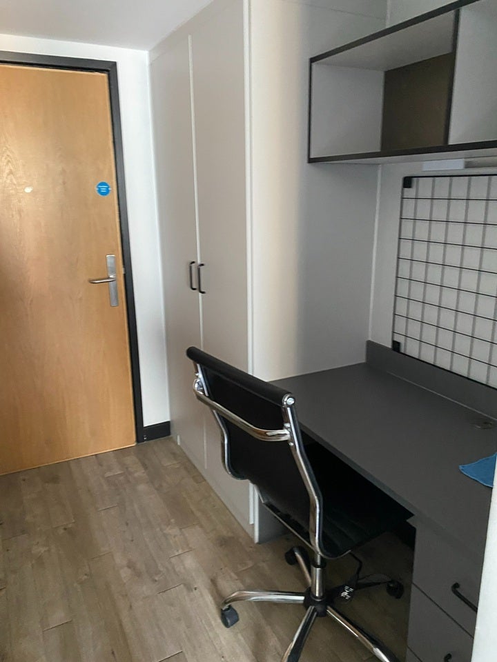 Room St Albans Road West in Welwyn Hatfield