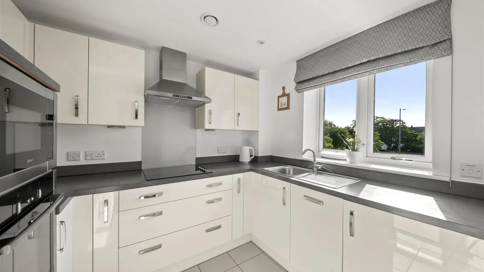 Flat Moorfield Road in Denham