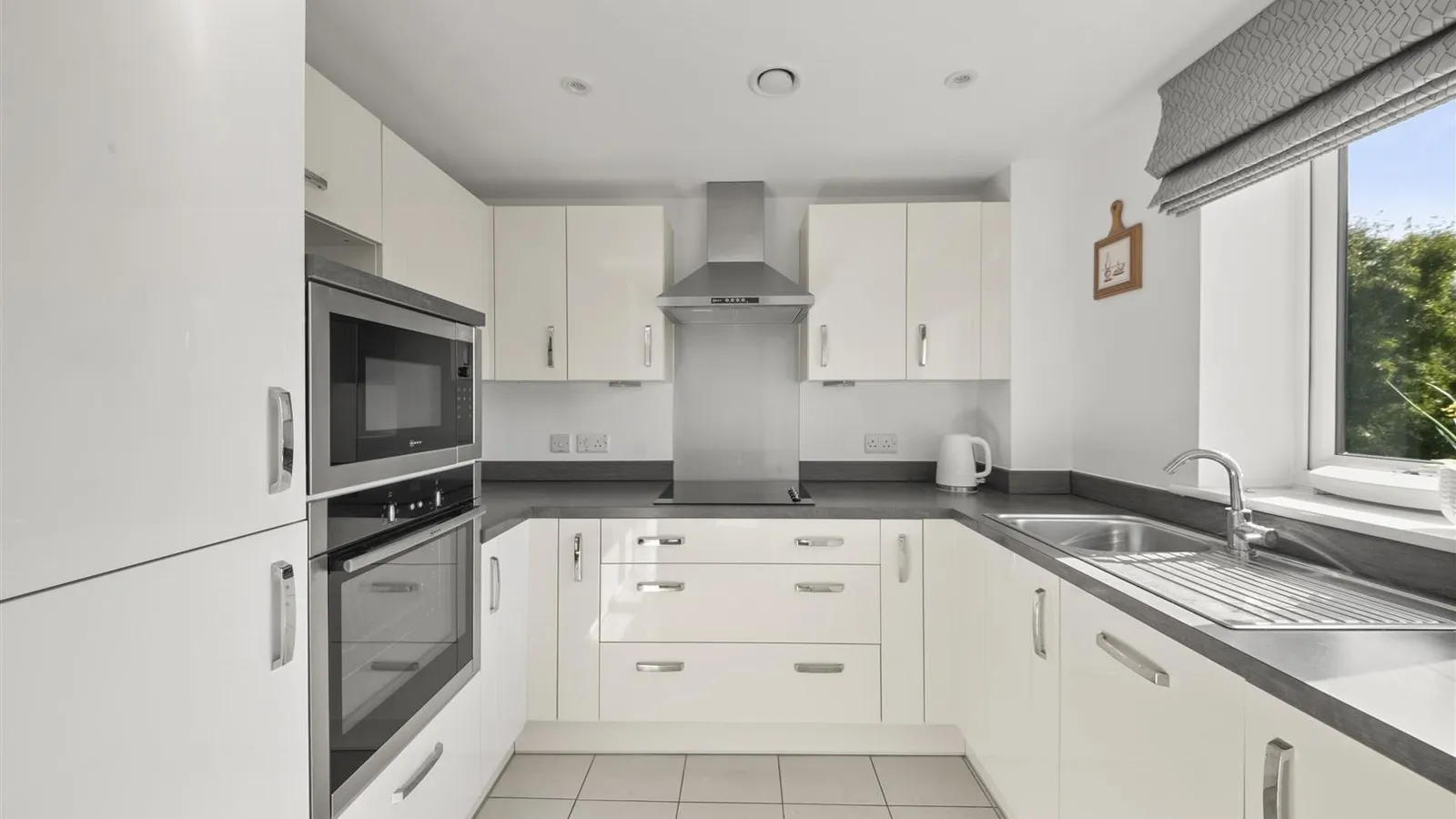 Flat Moorfield Road in Denham