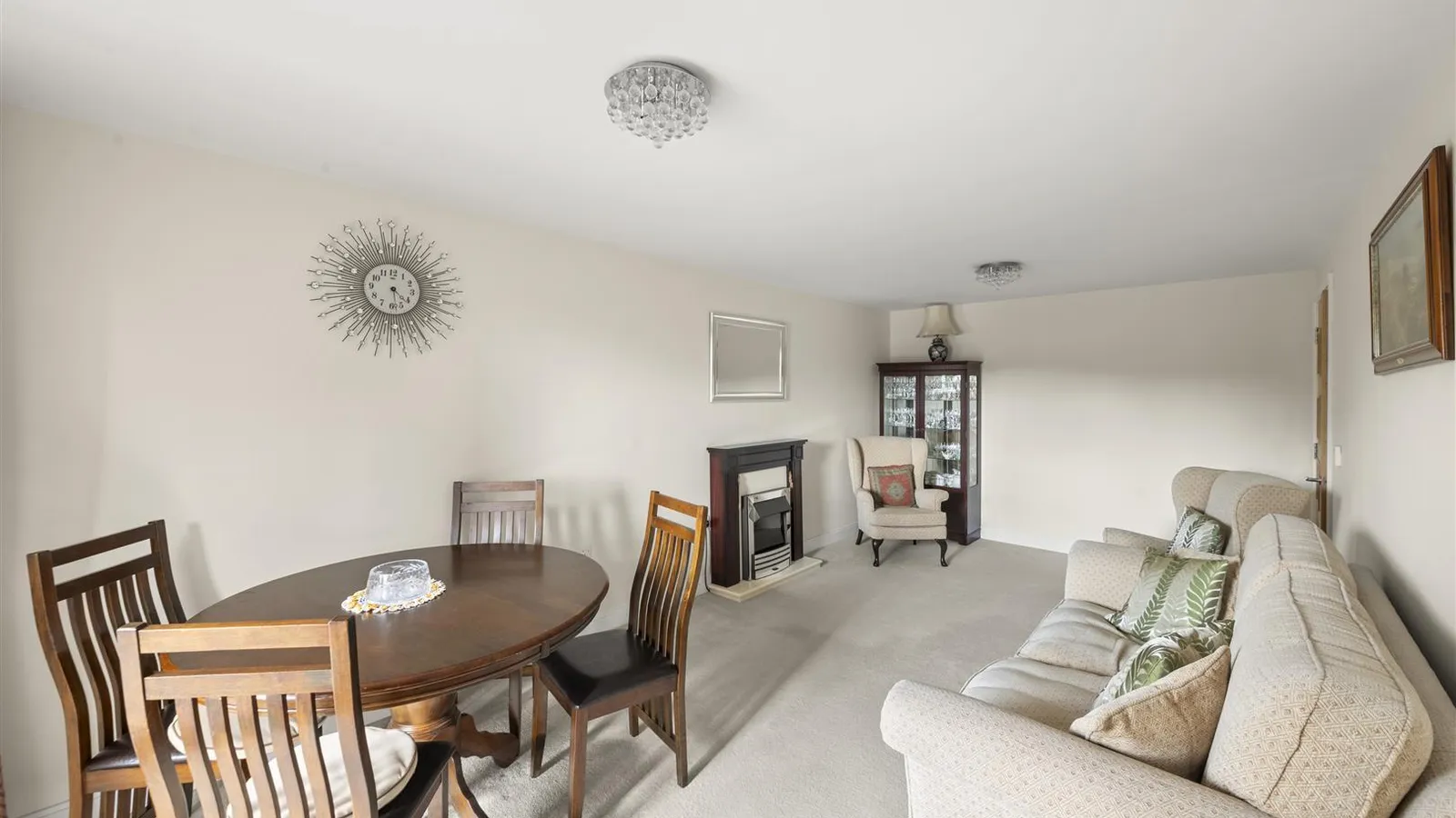 Flat Moorfield Road in Denham