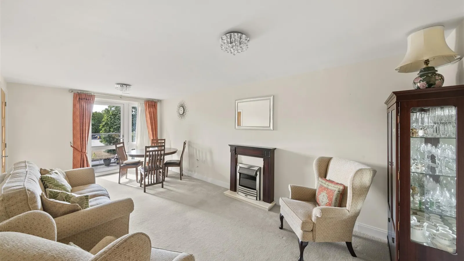 Flat Moorfield Road in Denham