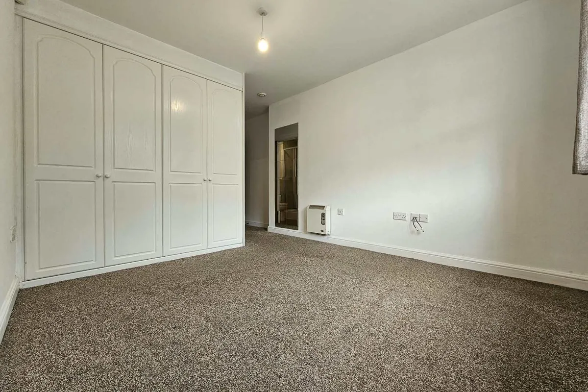 Flat Asbury Court in Sandwell