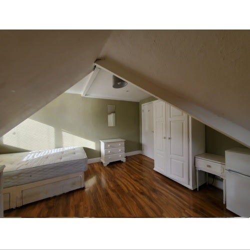 Room Lynton Road in London