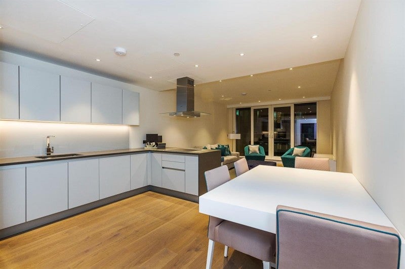 Flat Moat Street in Greater London