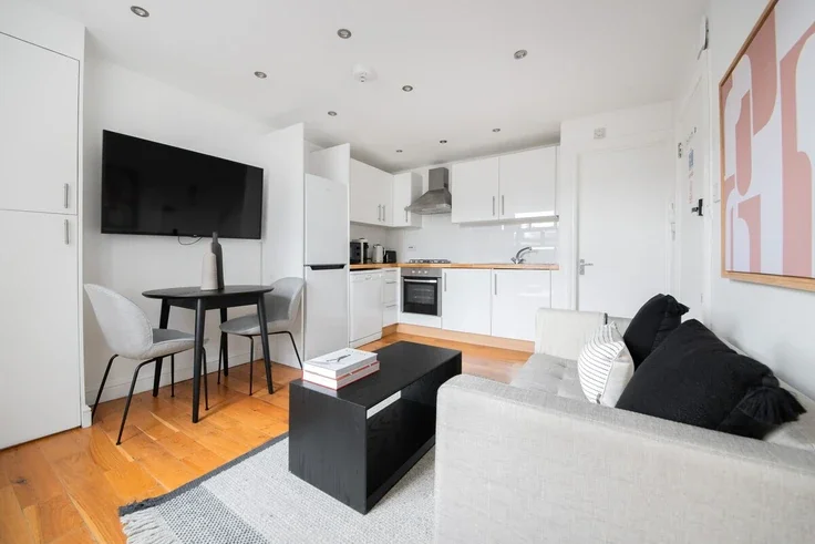 Flat Queensway in City of Westminster