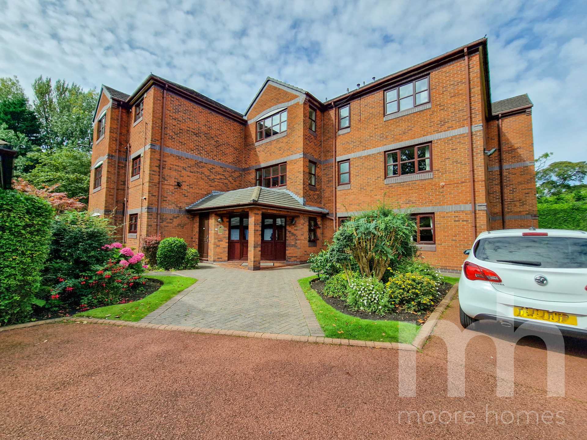Flat Grove Lane in Cheadle Hulme
