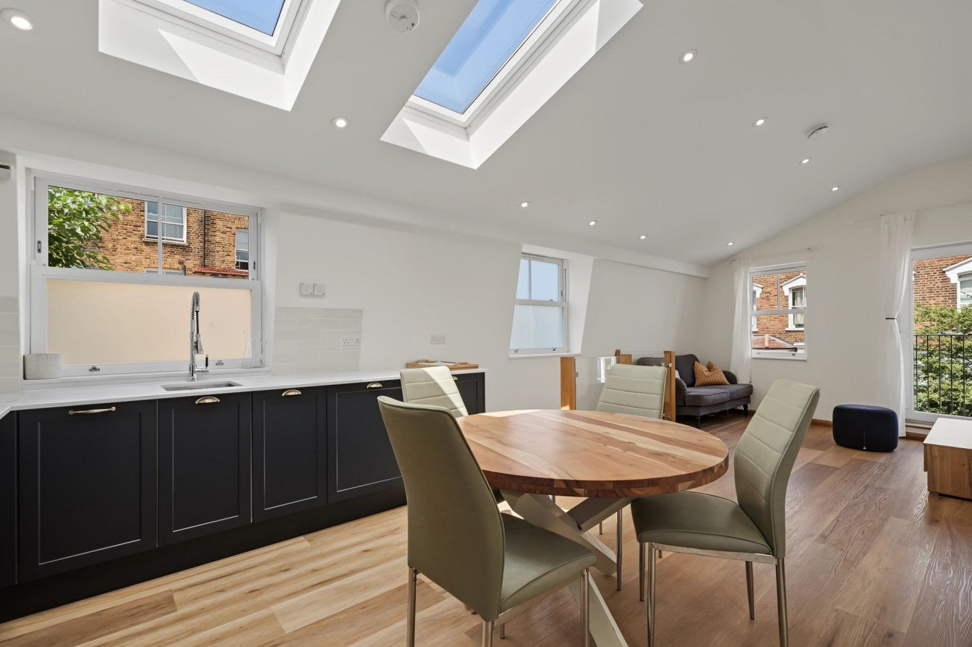 Flat Kiver Road in Greater London