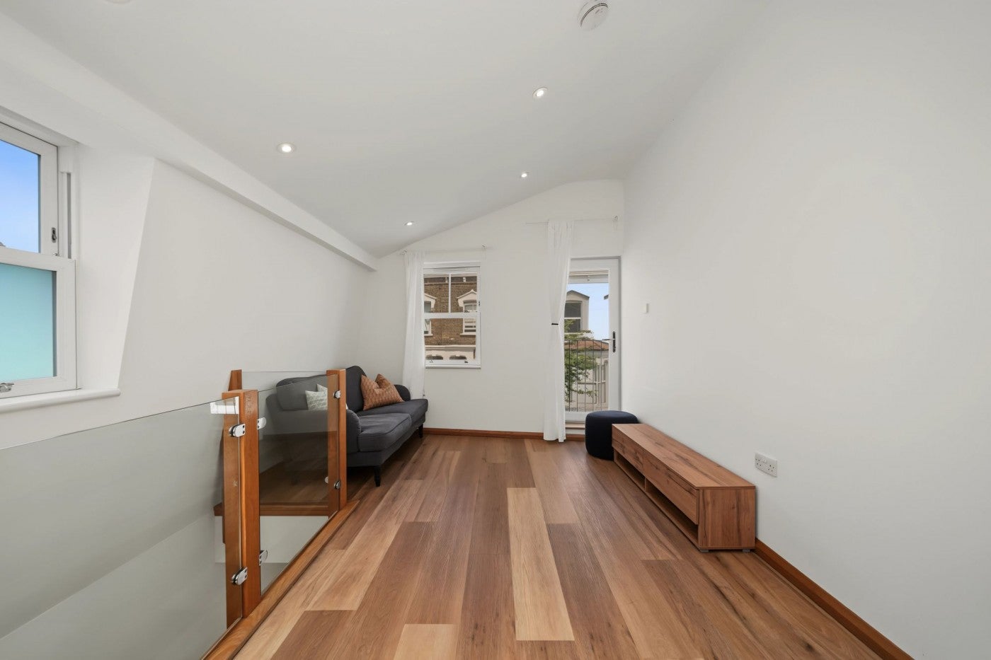 Flat Kiver Road in Greater London