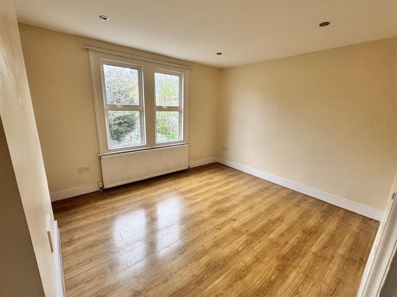Flat Byton Road in Greater London