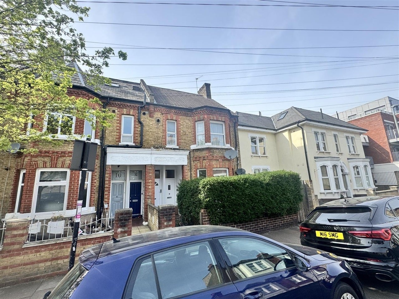 Flat Byton Road in Greater London