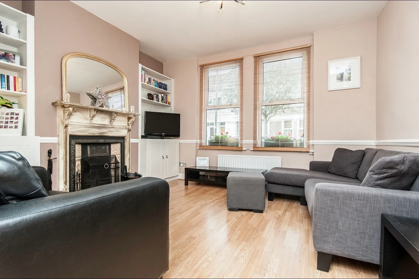 Flat Gilbey Road in Greater London
