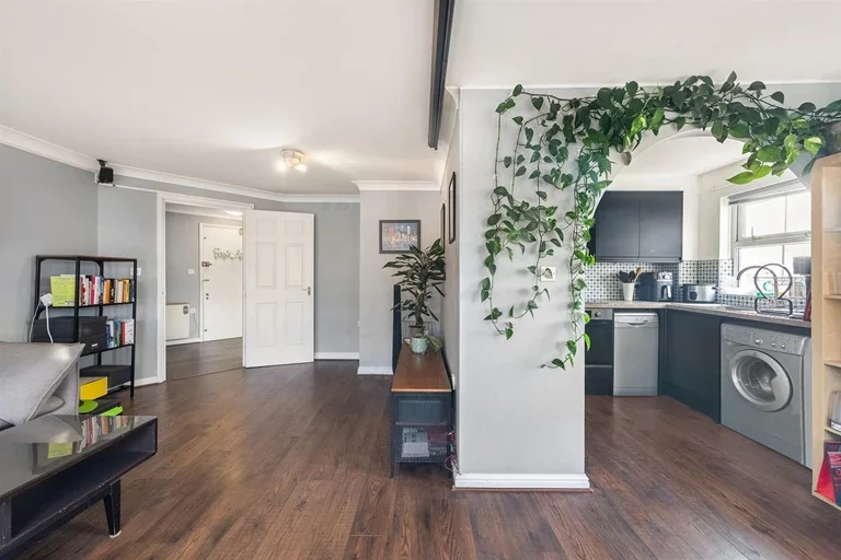 Flat Sumner Road in Greater London