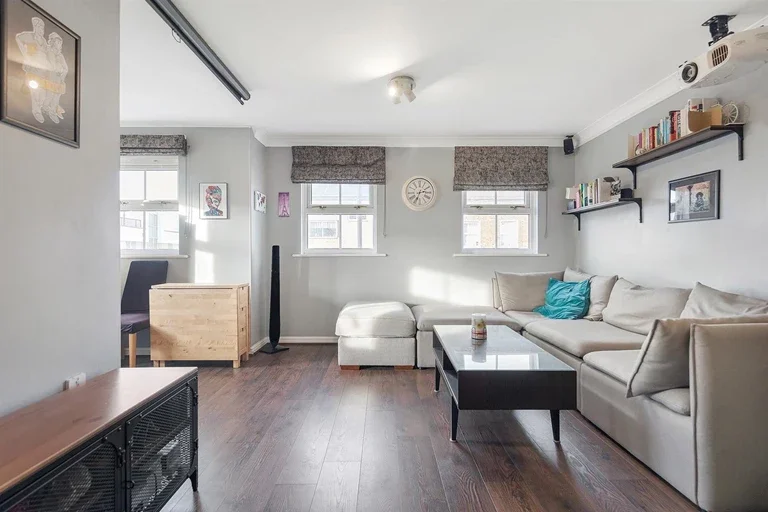 Flat Sumner Road in Greater London