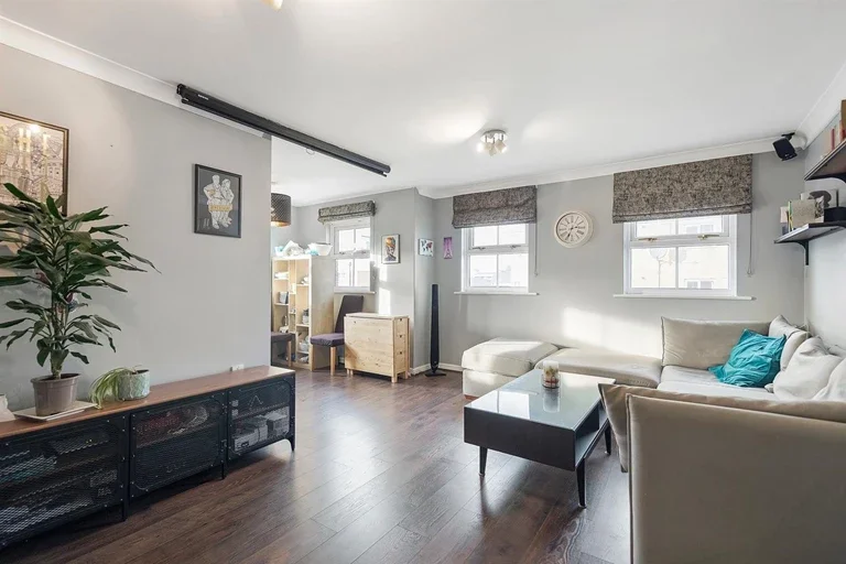 Flat Sumner Road in Greater London