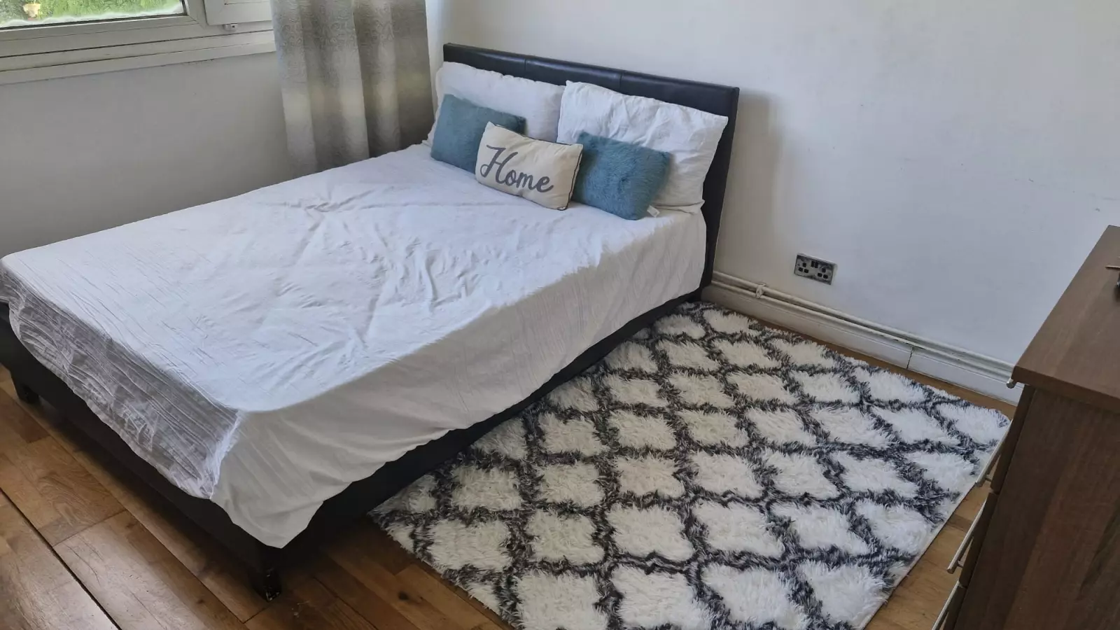 Room Bordon Walk in Greater London