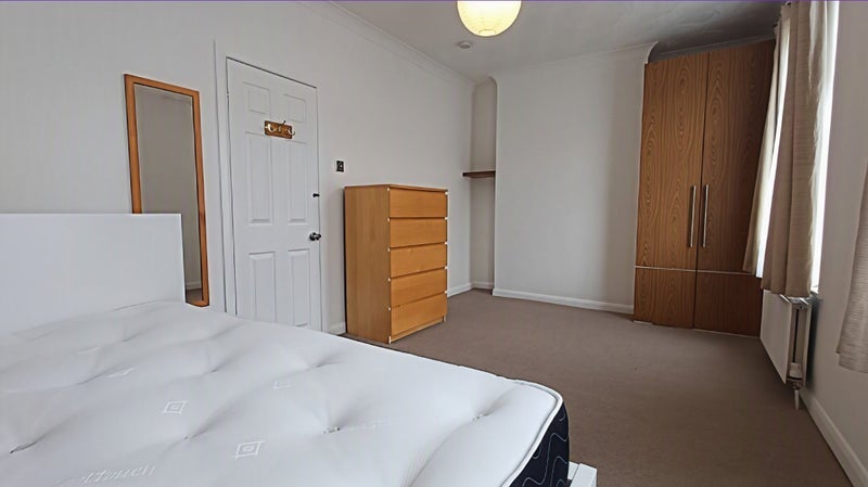 Room Sandhurst Road in Greater London