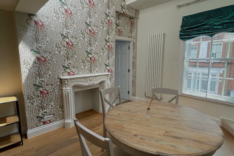 Flat Cavaye Place in Greater London