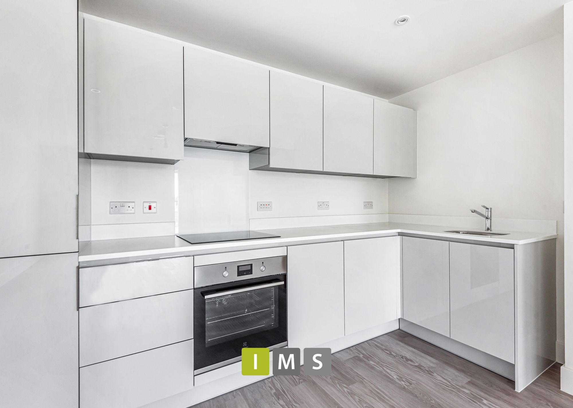 Flat Anniversary Avenue West in Cherwell District