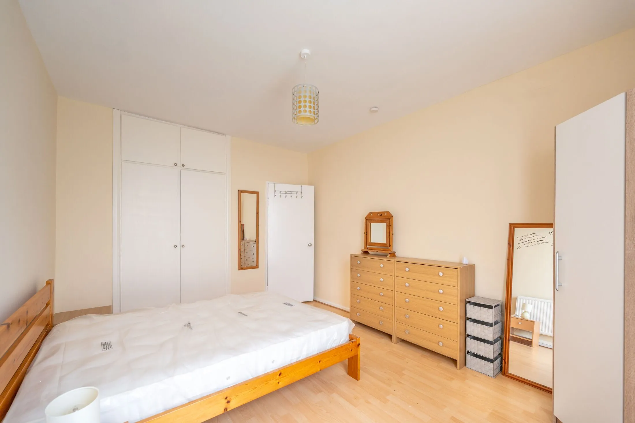 Flat Cleveland Gardens in City of Westminster