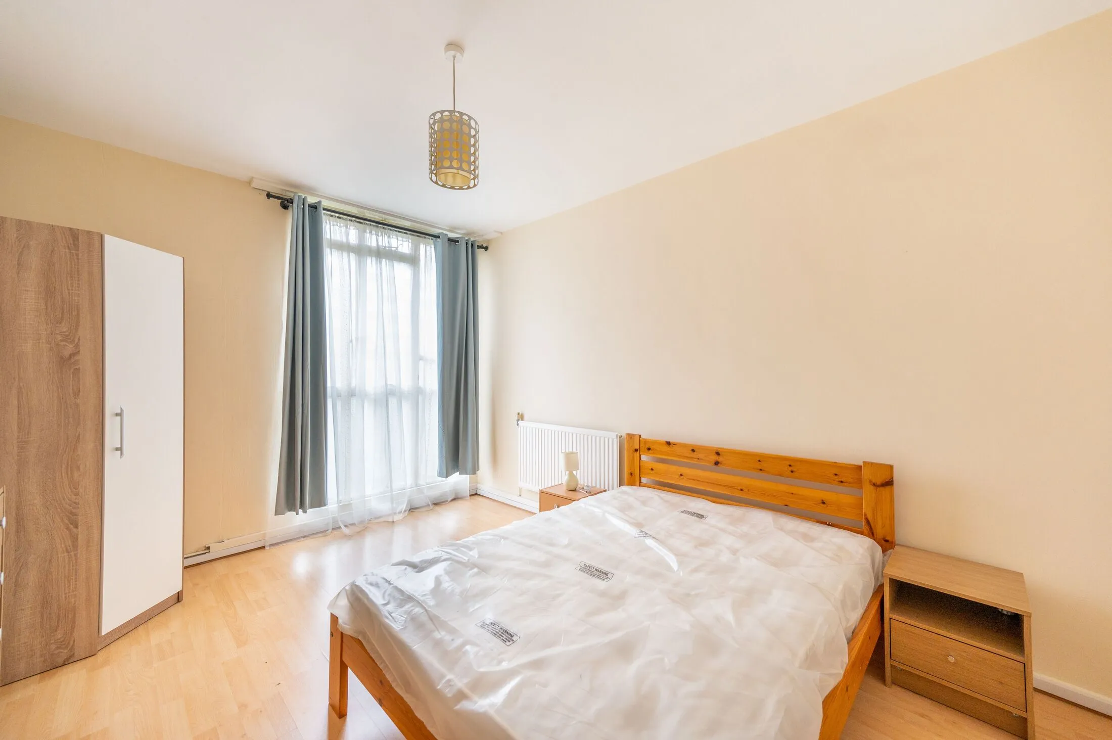 Flat Cleveland Gardens in City of Westminster