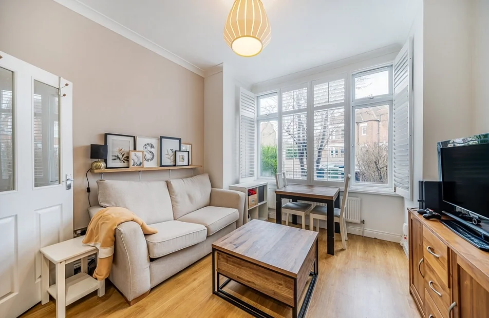 Flat Madeira Road in Greater London