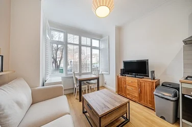 Flat Madeira Road in Greater London