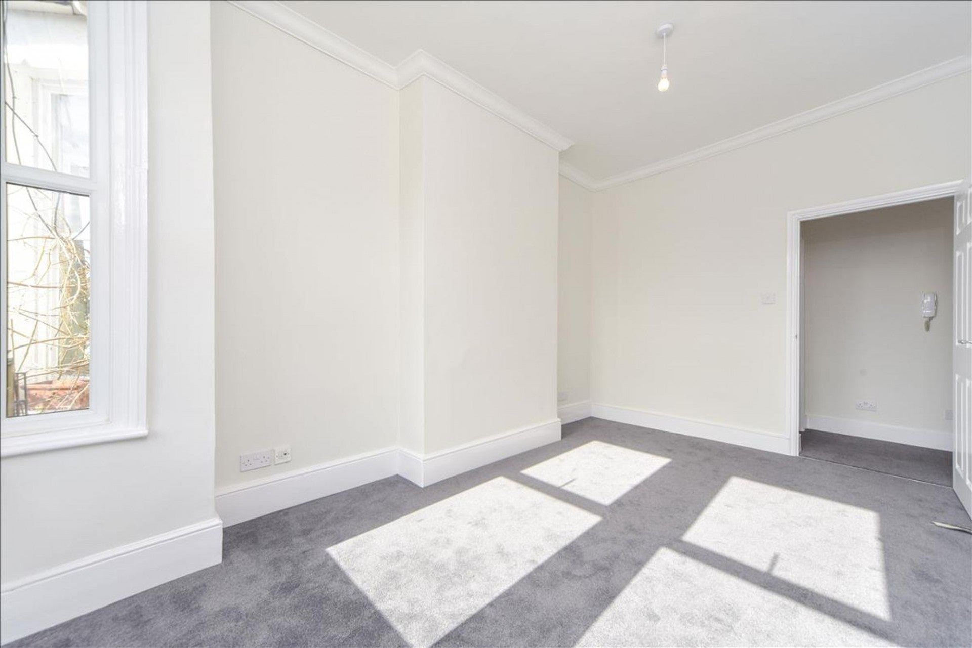 Flat Crown Road in Greater London