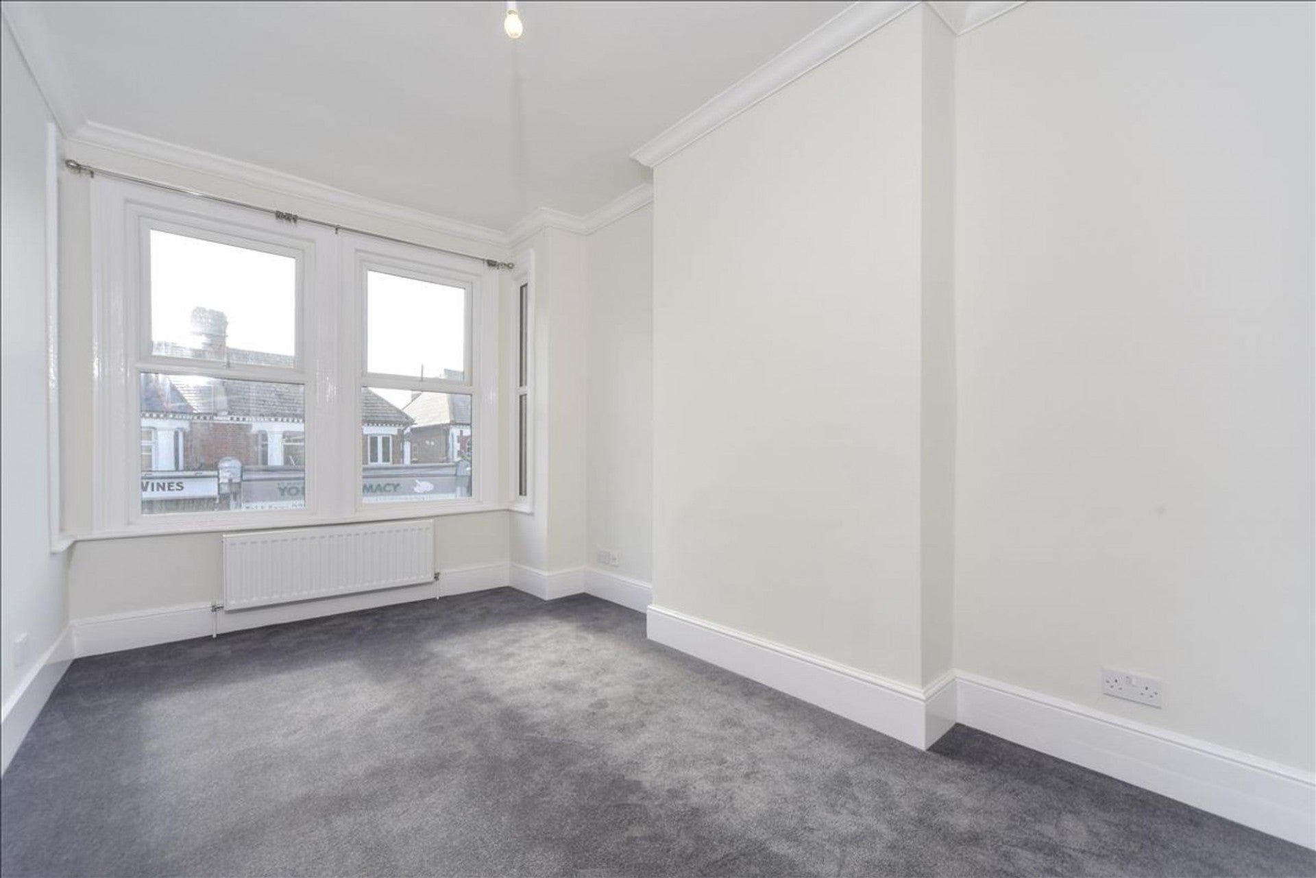 Flat Crown Road in Greater London