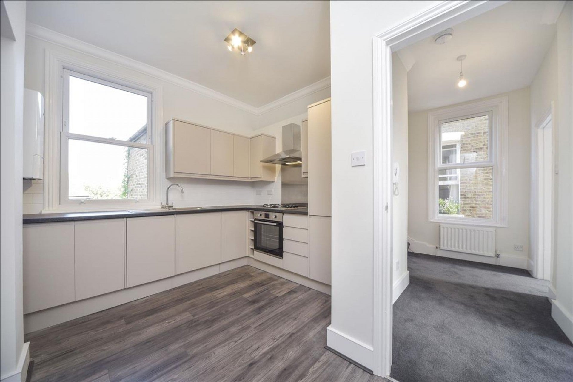 Flat Crown Road in Greater London