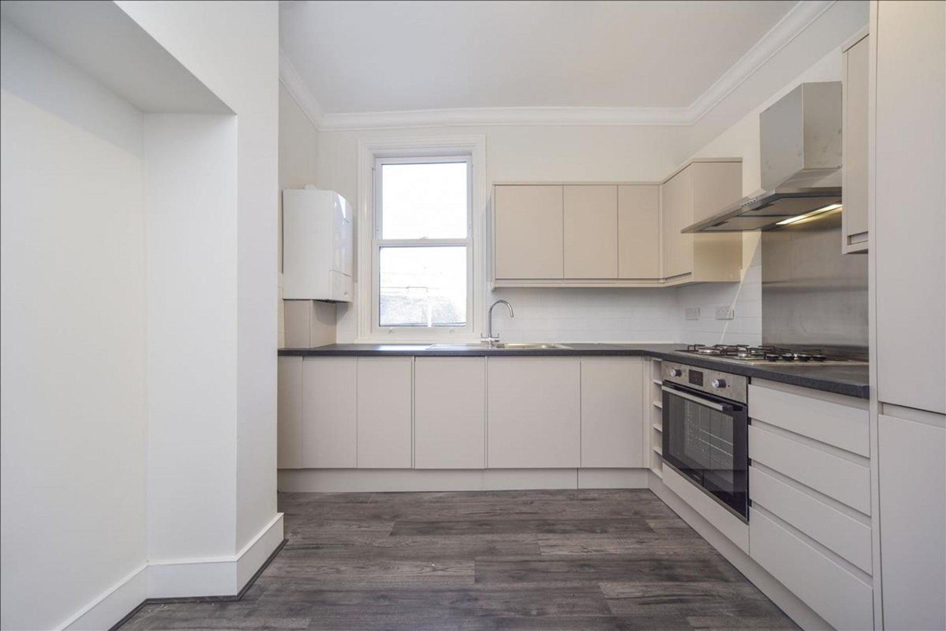 Flat Crown Road in Greater London