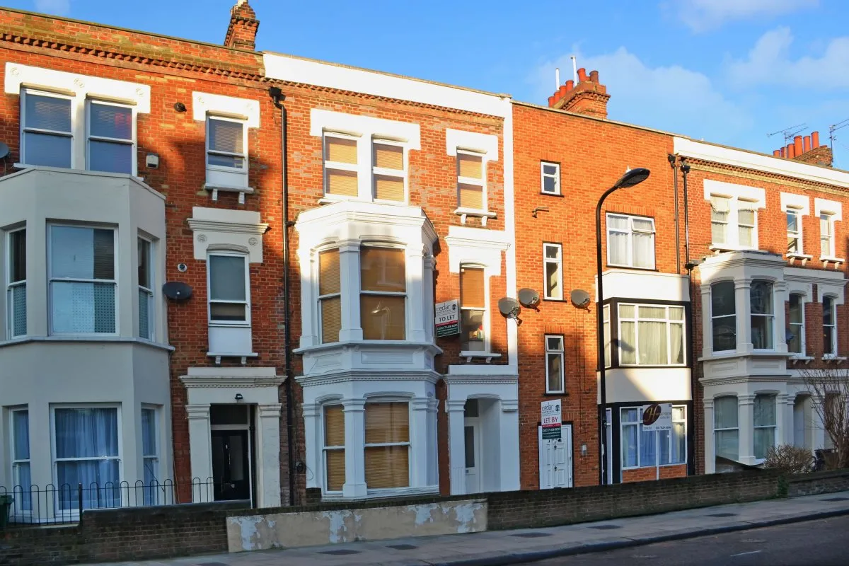 Flat Gascony Avenue in Greater London
