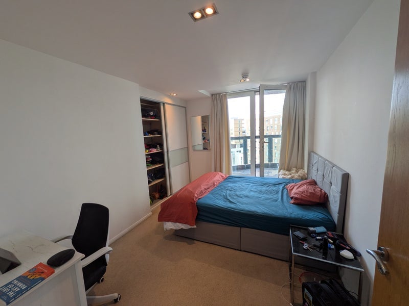 Flat Limeharbour in Greater London