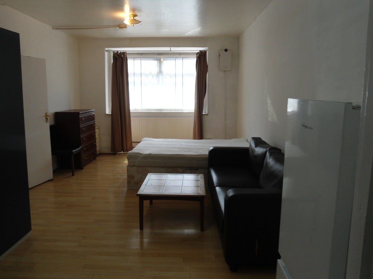 Flat Taunton Avenue in Greater London