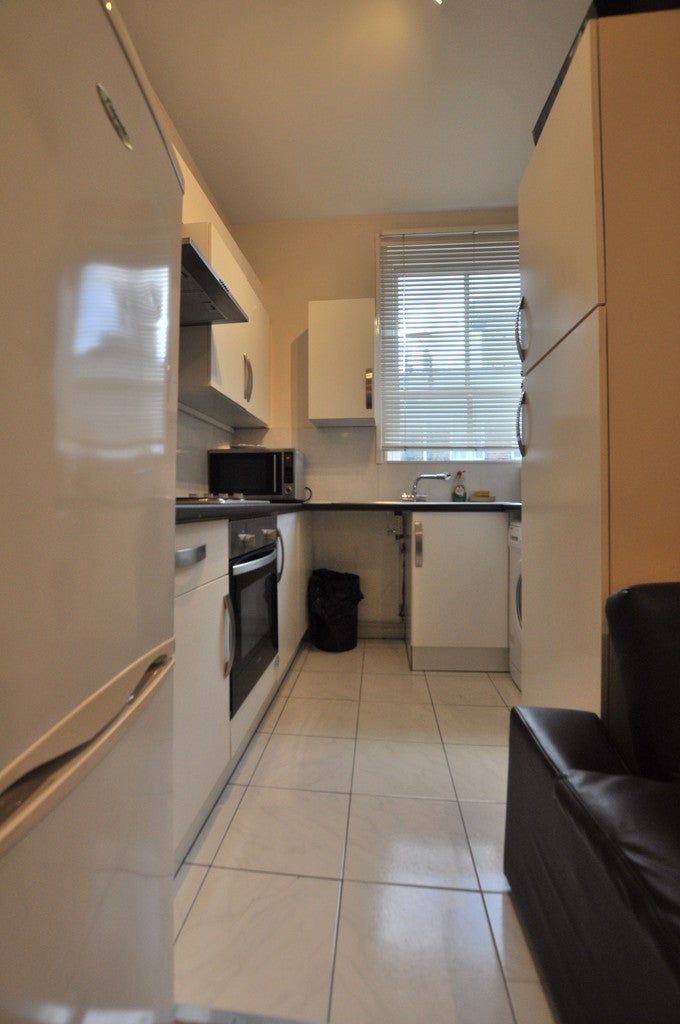 Flat Bell Lane in Greater London