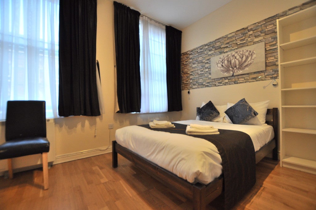 Flat Bell Lane in Greater London