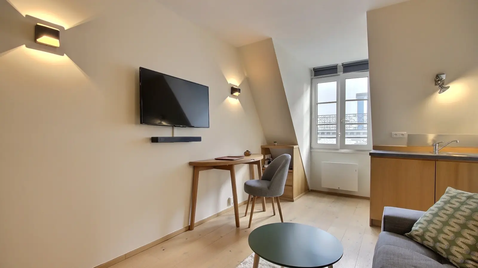 Flat Rue Saint-Lazare in Paris
