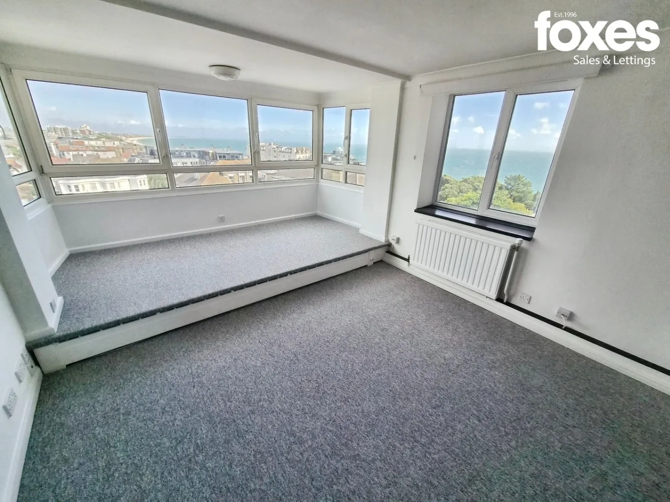 Flat West Cliff Road in Bournemouth